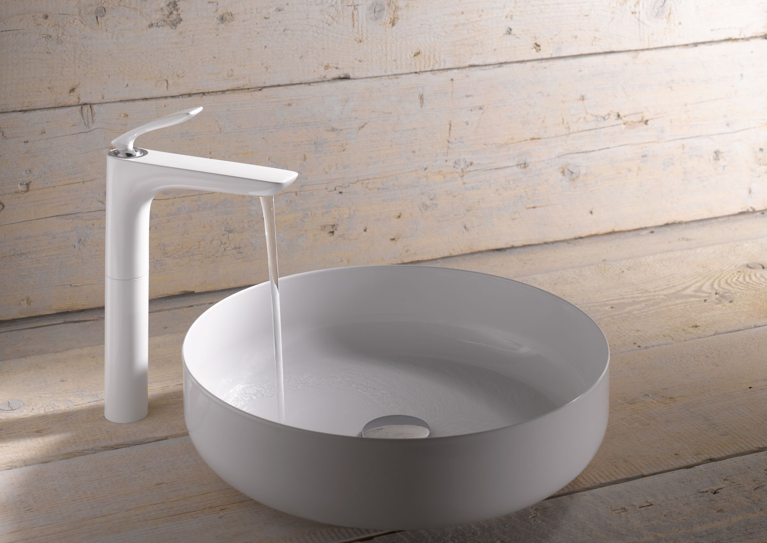 Zdjęcie przedstawia serie KLUDI BALANCE armatury łazienkowej 