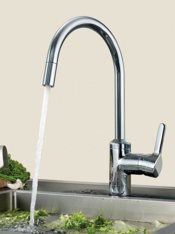 Zdjęcie przedstawia baterię kuchenną KLUDI BINGO STAR z wyciąganą wylewką