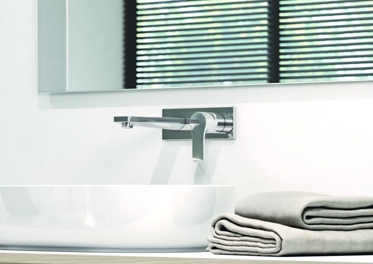 Zdjęcie przedstawia ścienną baterię umywalkową KLUDI ZENTA SL