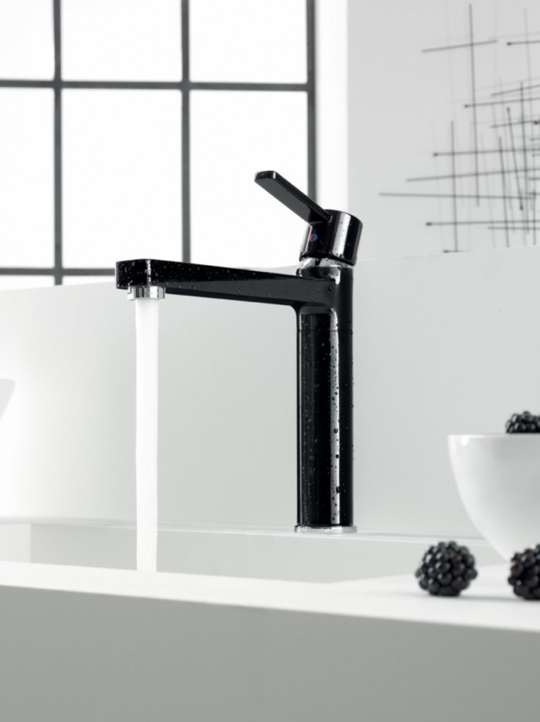 Zdjęcie przedstawia baterię kuchenną KLUDI ZENTA