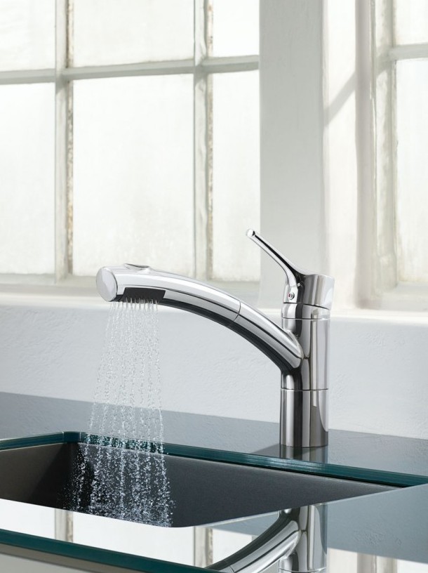 Zdjęcie prezentuje baterię kuchenną KLUDI TRENDO z wyciąganą wylewką