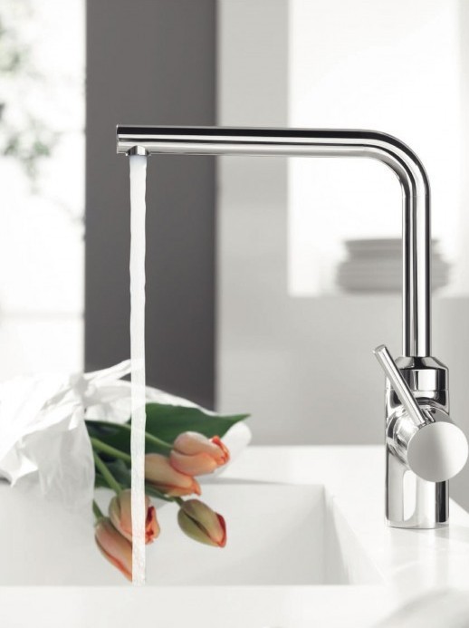 Na zdjęciu zaprezentowano baterię kuchenną KLUDI L-INE