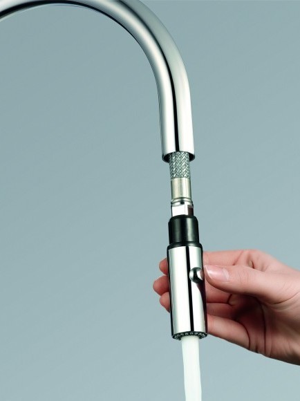 Na zdjęciu przedstawiona jest wyciągana wylewka KLUDI BINGO STAR
z przełącznikiem natrysk/strumień