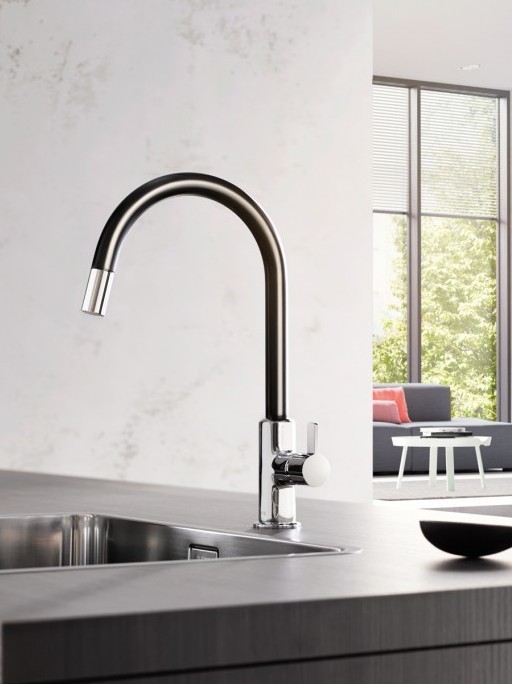 Zdjęcie prezentuje armaturę kuchenną z wyciąganą wylewką KLUDI BINGO STAR XS