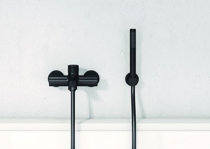 Kolekcja armatury łazienkowej KLUDI BOZZ Black Na zdjęciu widać baterie z serii KLUDI BOZZ Black