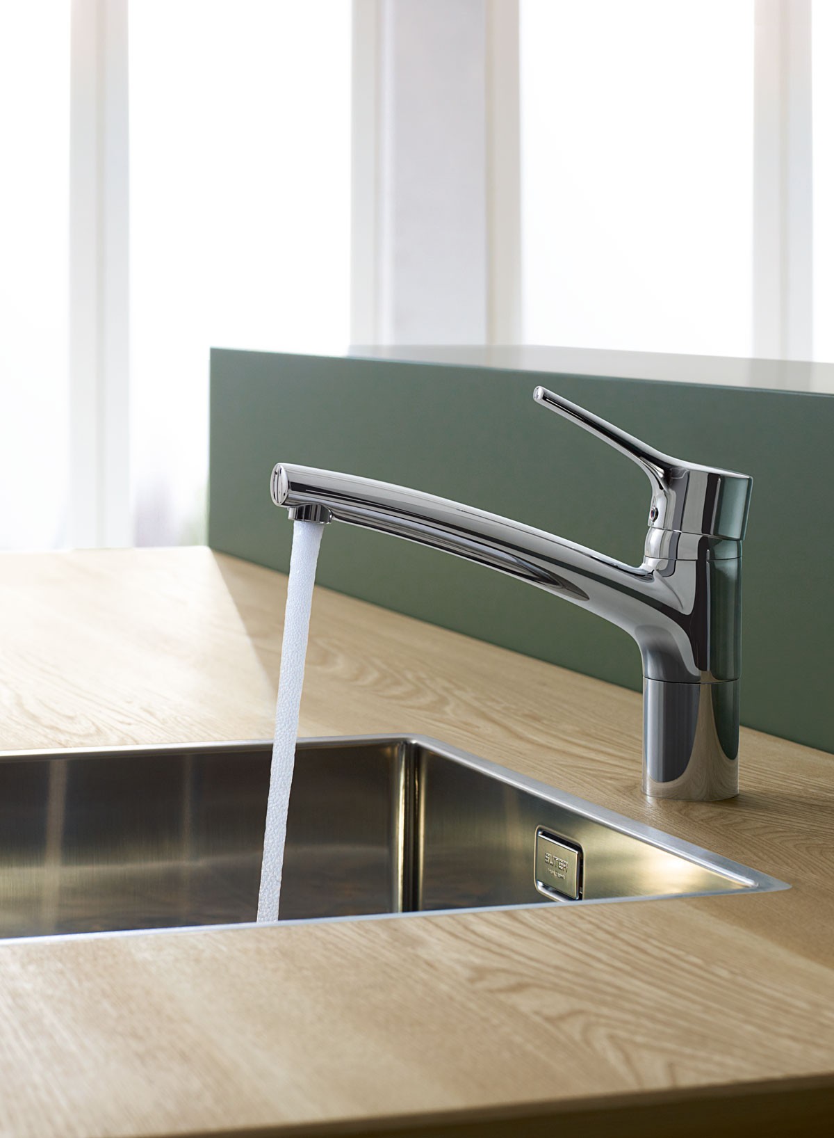 Aranżacja kuchni z użyciem baterii kuchennej marki KLUDI