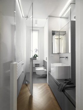 Na zdjęciu widzimy ścienną baterię umywalkową KLUDI BOZZ