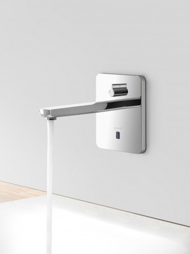 Na zdjęciu widoczna jest elektroniczna armatura łazienkowa KLUDI ZENTA E