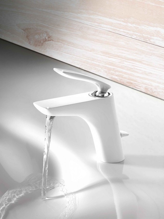 Zdjęcie przedstawia baterię umywalkową serii KLUDI BALANCE White